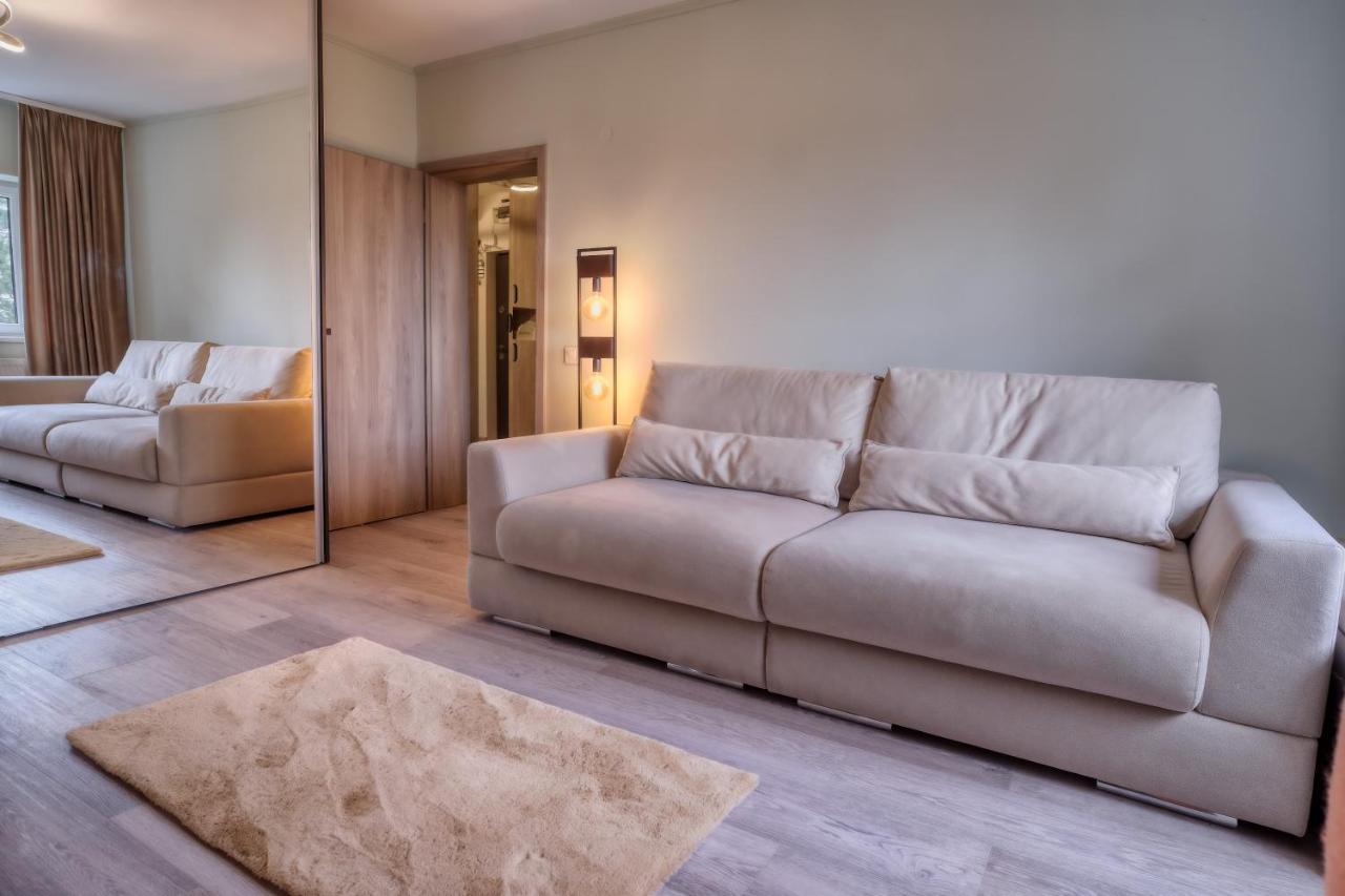 Central Luxury Apartment With City View Брашов Екстериор снимка